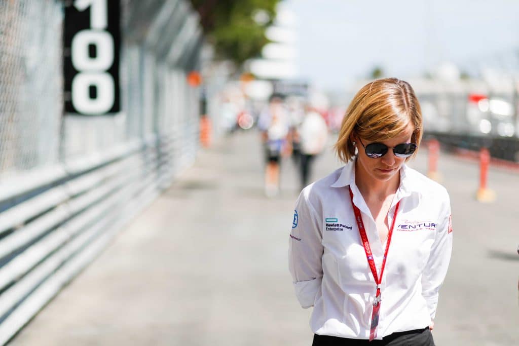 Susie Wolff szefowa zespołu ROKiT Venturi uważa, że w Formule E z czasem będzie startować więcej kobiet.        źródło: ABB FIA Formuła E