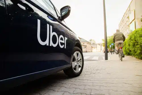 Uber w Australii zwalnia kierowców elektryków z części opłat. źródło: shutterstock