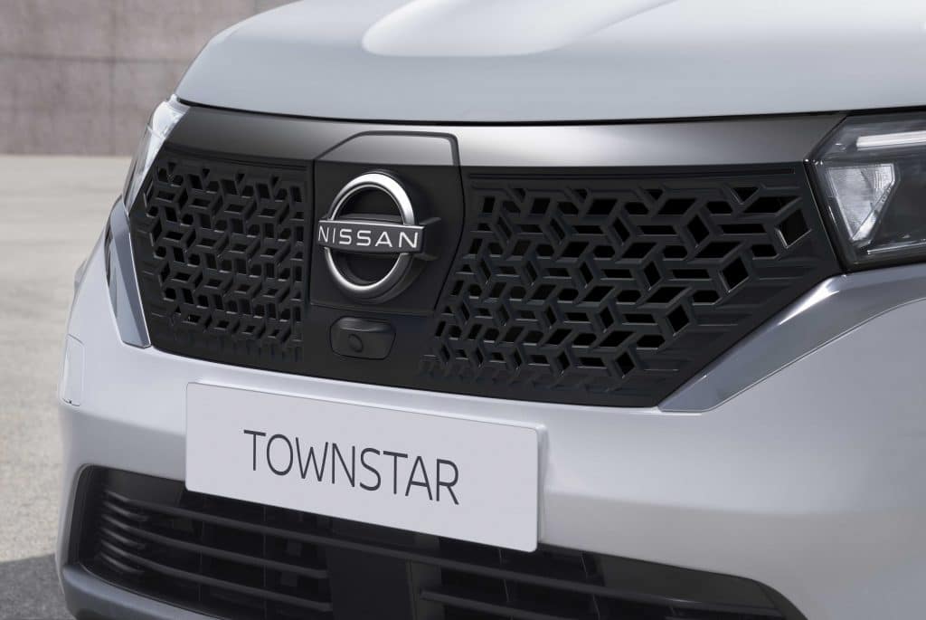 Nissan Townstar oferowany jest w wersji z silnikiem spalinowym i jako auto elektryczne               źródło: Nissan