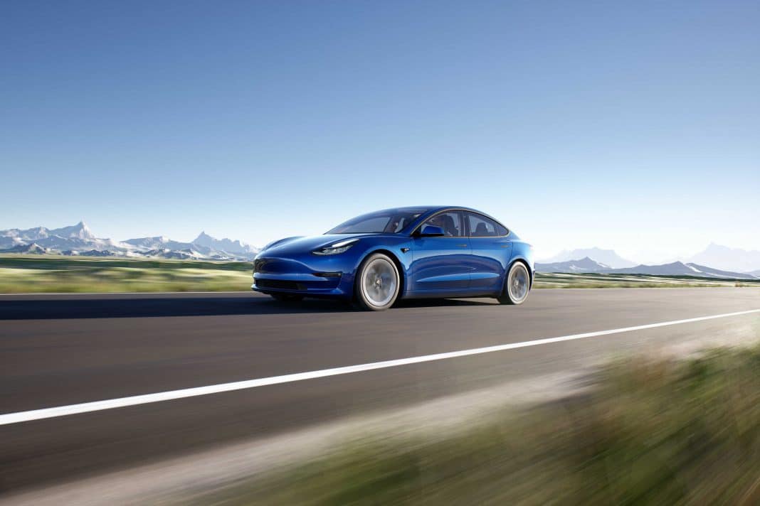 Zdjęcie samochodu elektrycznego Tesla Model 3