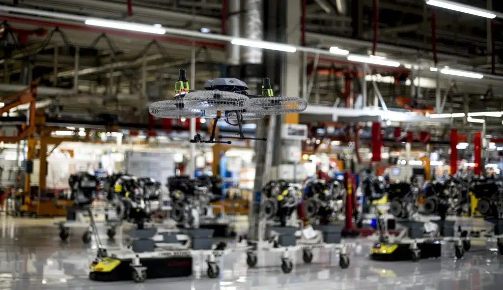 Zdjęcie dronów w fabryce SEATA