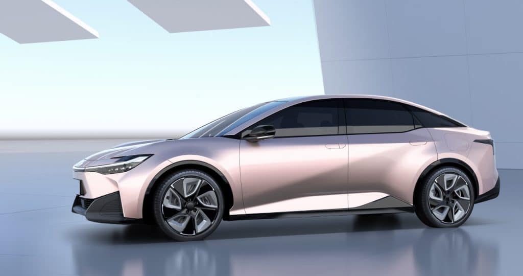 Toyota pokazała nowego elektrycznego sedana