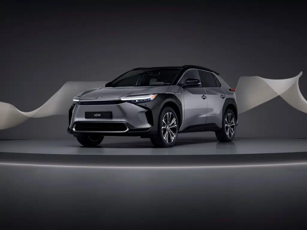 Elektryczna Toyota bZ4X zadebiutowała w Europie.  zdjęcie: Toyota