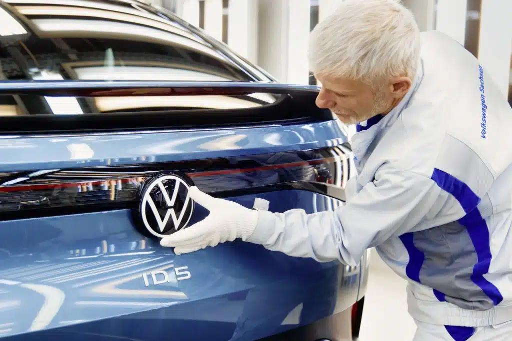 Produkcja samochodu elektrycznego Volkswagen ID.5 w fabryce w Zwickau