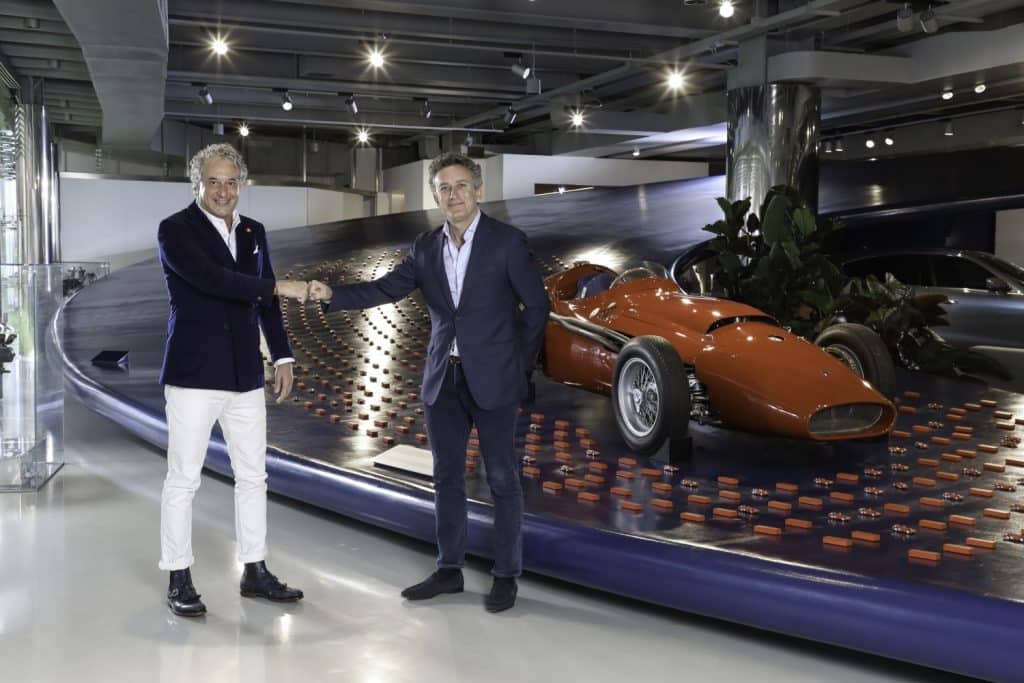 Dyrektor generalny Maserati Davide Grasso i prezes Formuły E, Alejandro Agag 