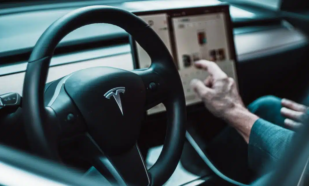 Wnętrze samochodu Tesla