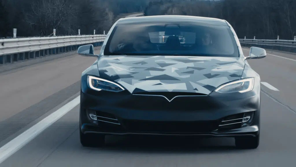 Tesla Model S w czasie testu akumulatora Our Next Energy