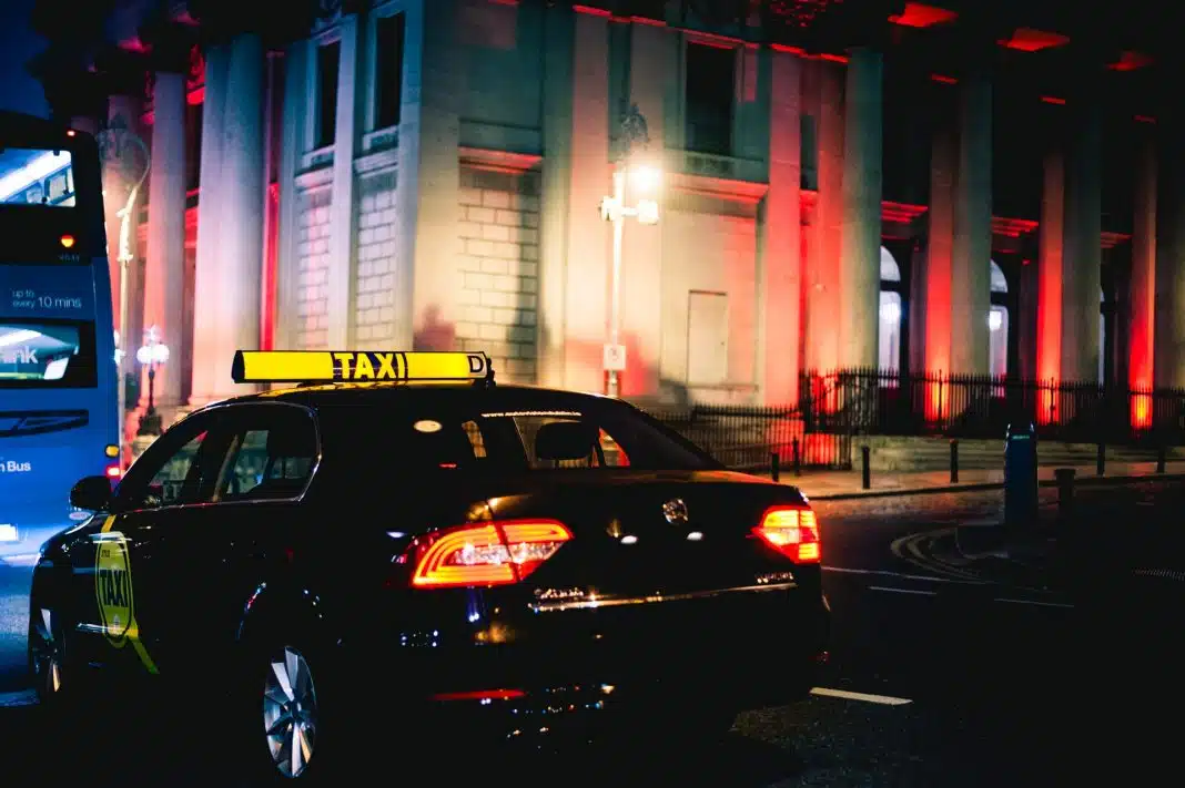 Taksówka na ulicy Dublina