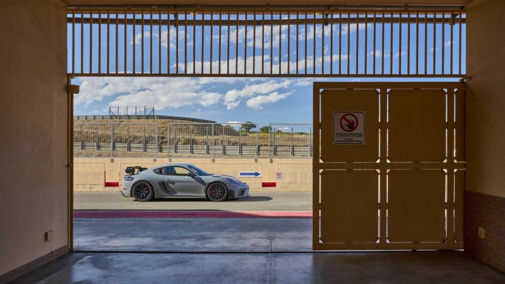zdjęcie Porsche 718 Cayman GT4 RS
