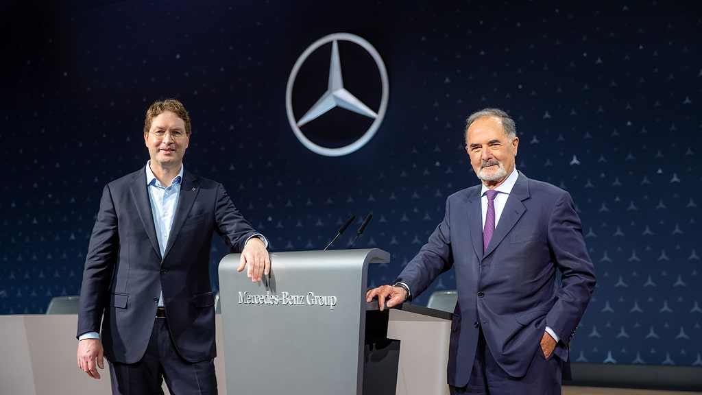 Roczna konferencja Mercedesa. Ola Källenius, dyrektor generalny Mercedes-Benz Group i Dr. Bernd Pischetsrieder Przewodniczący Rady Nadzorczej Mercedes-Benz Group AG
