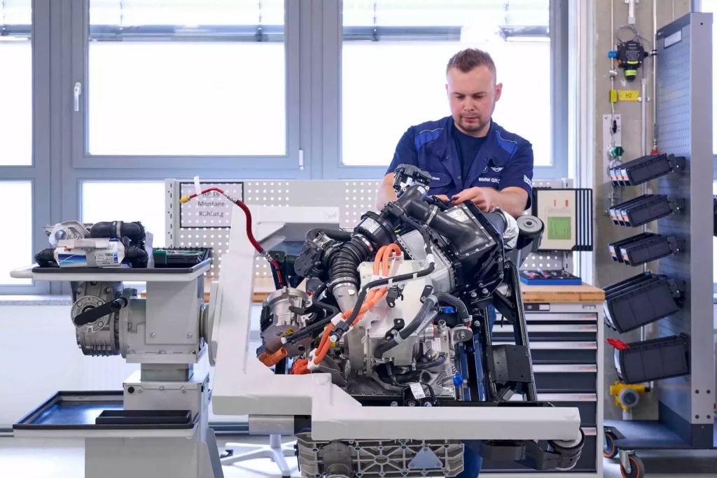 BMW rozpoczęło własną produkcję ogniw paliwowych dla modelu iX5 Hydrogen w Hydrogen Competence Center w Monachium