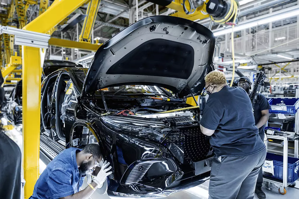 Produkcja elektrycznego SUVa Mercedes EQS w USA