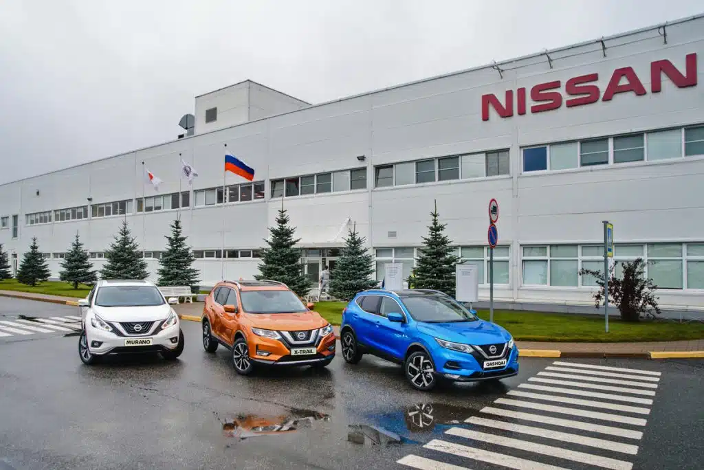 Nissan Qashqai przed fabryką w Petersburgu