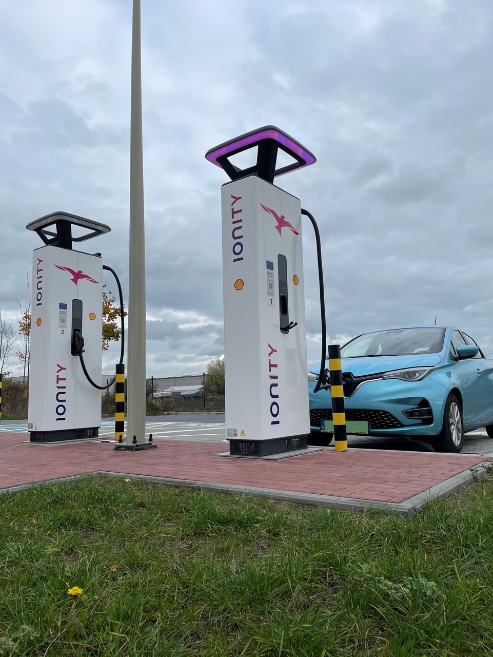 Shell i IONITY w Jędrzychowicach i Poznaniu uruchomiły ładowarki elektryczne o mocy do 350 kW