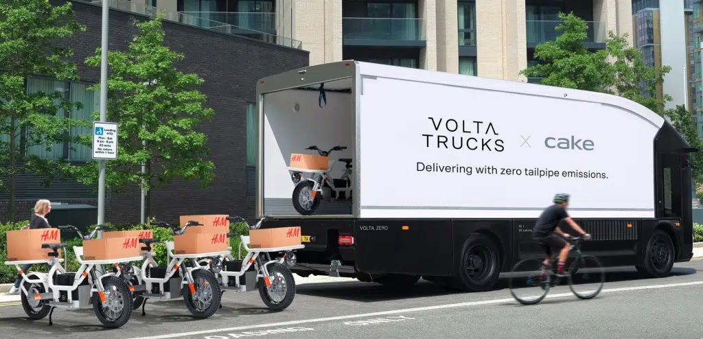 Cake I Volta Trucks będą rozwozić paczki H&M w Paryżu