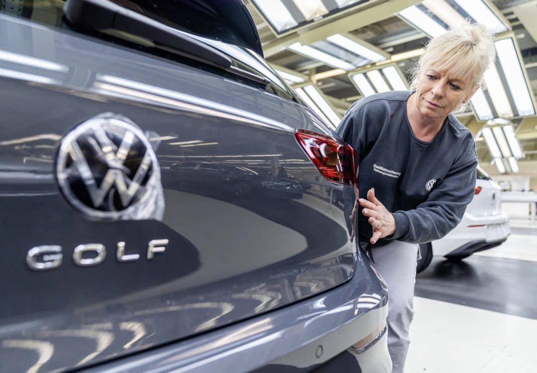Produkcja Volkswagena Golfa w Wolfsburgu