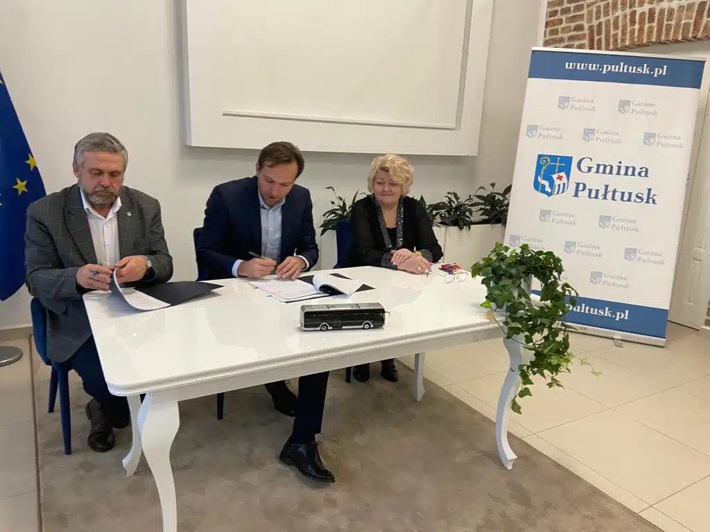 Podpisanie umowy pomiędzy Busnex Poland a Gminą Pułtusk