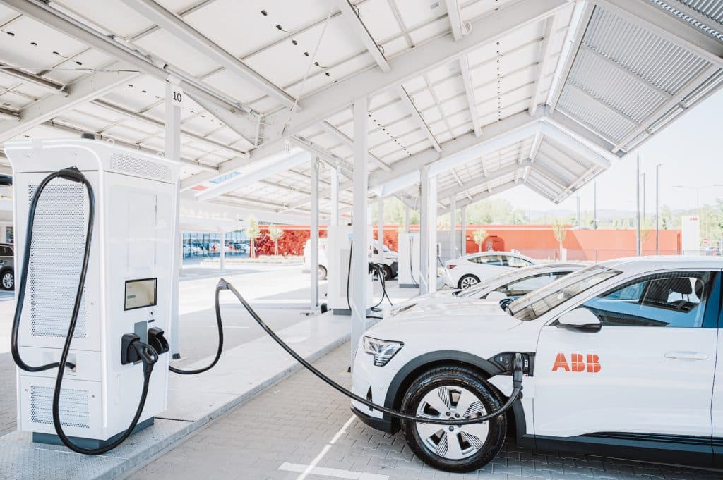 ABB E-mobility sprzedał milion ładowarek do samochodów elektrycznych