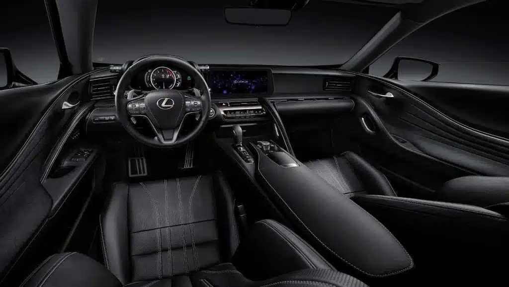 Wnętrze sportowego Lexusa po aktualizacji