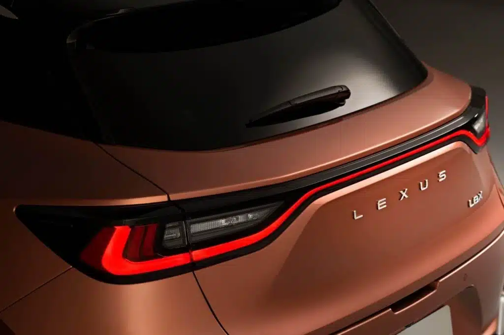 Tył Lexusa LBX