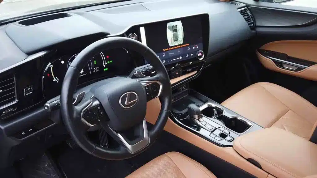 Wnętrze Lexusa NX 450h+