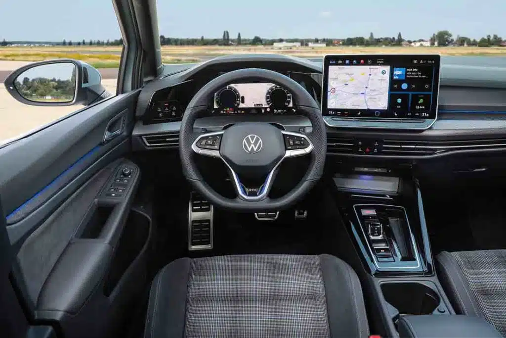 Nowy Volkswagen Golf - wnętrze