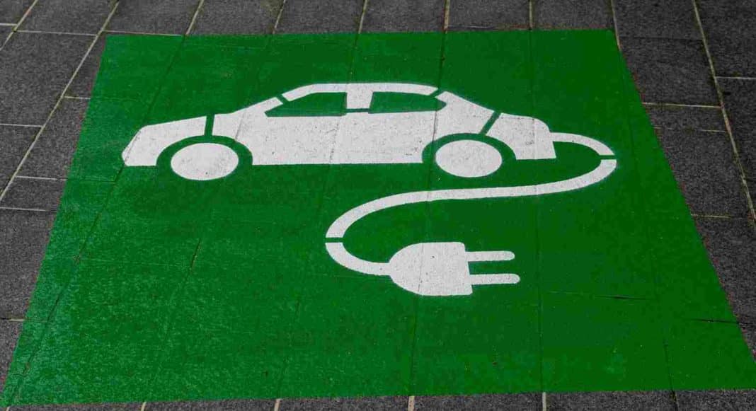 NaszEauto – rekord aut elektrycznych i jak skorzystać