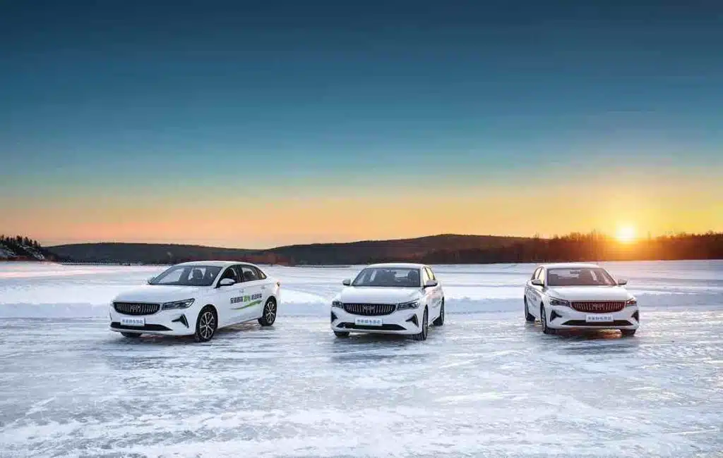 Hybrydowy samochód Geely Emgrand zasilany zielonym metanolem podczas testów